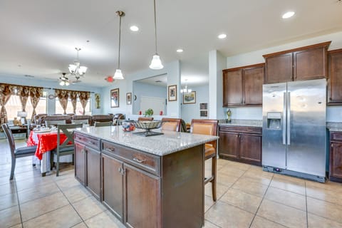 House (6 Bedrooms) | Interior