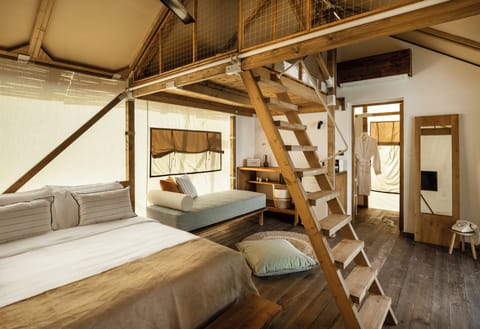 Premium bedding, minibar, in-room safe, iron/ironing board