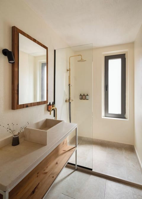 Shower, rainfall showerhead, designer toiletries, hair dryer