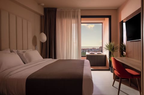 Executive Apartment with Jacuzzi | Premium bedding, memory foam beds, in-room safe, individually decorated