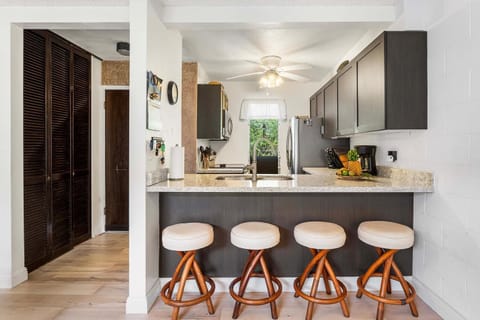 Condo, 1 King Bed with Sofa bed (Malia Kai#5) | Private kitchen | Oven, toaster, paper towels