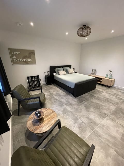 Comfort Room | Soundproofing, free WiFi