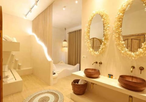 Deluxe Double Room with jacuzzi | Free WiFi