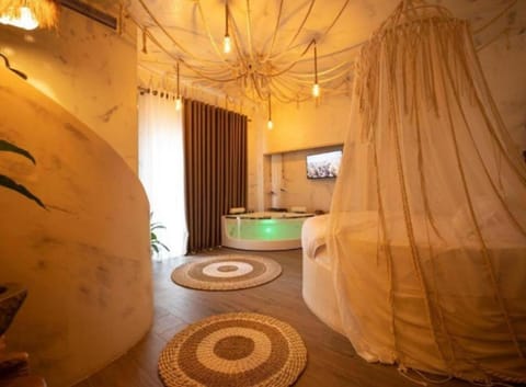 King Room with Jacuzzi | Free WiFi