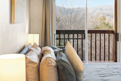 Condo, Multiple Beds, Balcony, Mountain View (Silver Lake Hideaway) | 2 bedrooms, individually decorated, individually furnished, bed sheets