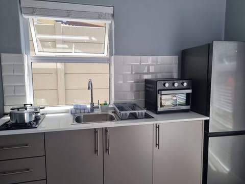 Deluxe Studio Suite | Private kitchen | Stovetop