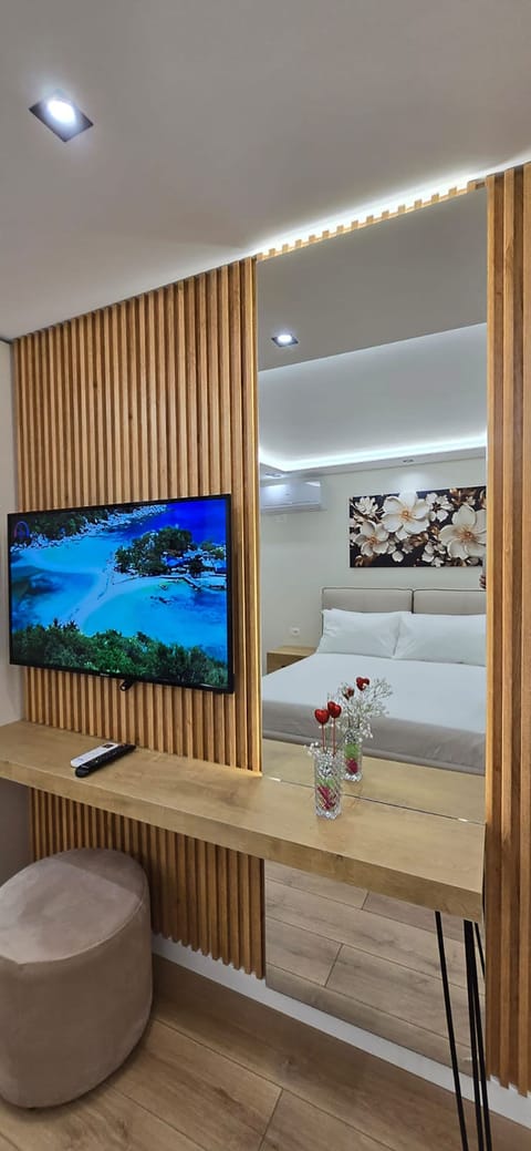 Deluxe Apartment | Soundproofing, iron/ironing board, free WiFi, bed sheets