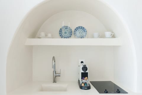 Coffee/tea maker, electric kettle