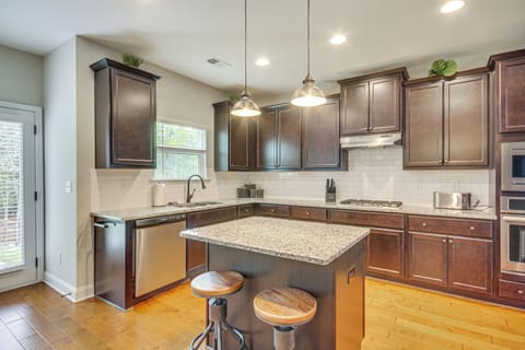 House (4 Bedrooms) | Interior