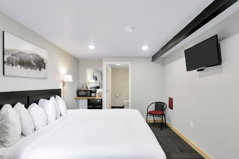 Traditional Room, 1 King Bed | Free WiFi, bed sheets