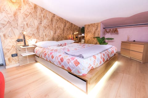 Individually furnished, desk, soundproofing, iron/ironing board