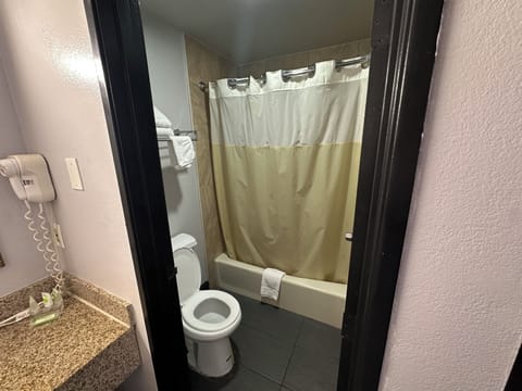 Single Room, 1 King Bed | Bathroom | Hair dryer, towels, soap, shampoo