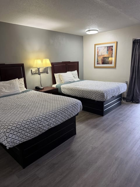 Double Room, 2 Double Beds | Desk, free WiFi, bed sheets