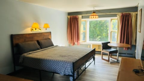 Room, 1 King Bed, Non Smoking, Kitchenette | Desk, iron/ironing board, bed sheets