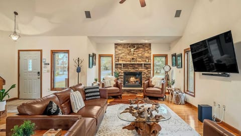 House (4 Bedrooms) | Front of property