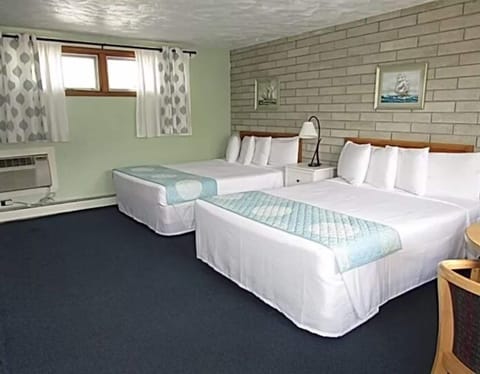  2 Queen Ground Level Room with Parking Lot View | Free WiFi, bed sheets