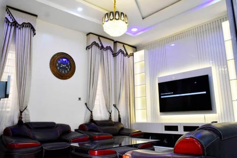 House | 4 bedrooms, free WiFi, bed sheets