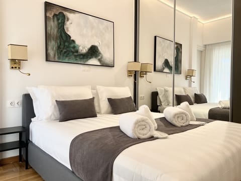 Penthouse | In-room safe, laptop workspace, blackout drapes, soundproofing