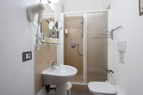 Classic Suite | Bathroom | Shower, rainfall showerhead, designer toiletries, hair dryer
