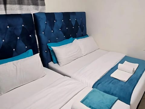 Studio Suite | Desk, laptop workspace, free WiFi, bed sheets