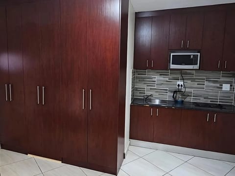 Standard Studio | Desk, laptop workspace, free WiFi, bed sheets