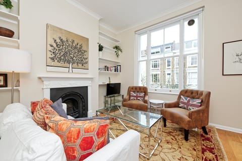 Apartment (2 Bedrooms) | Front of property