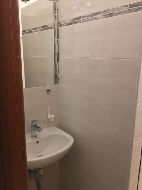 Basic Room, City View | Bathroom | Hair dryer