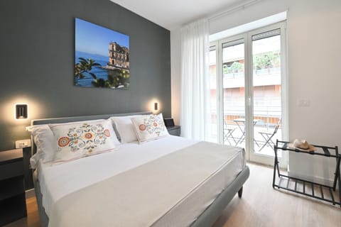 Minibar, in-room safe, free WiFi
