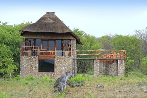 Tree Top Villa | Premium bedding, desk