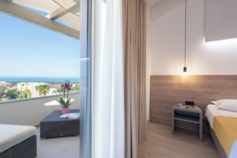 Minibar, in-room safe, soundproofing