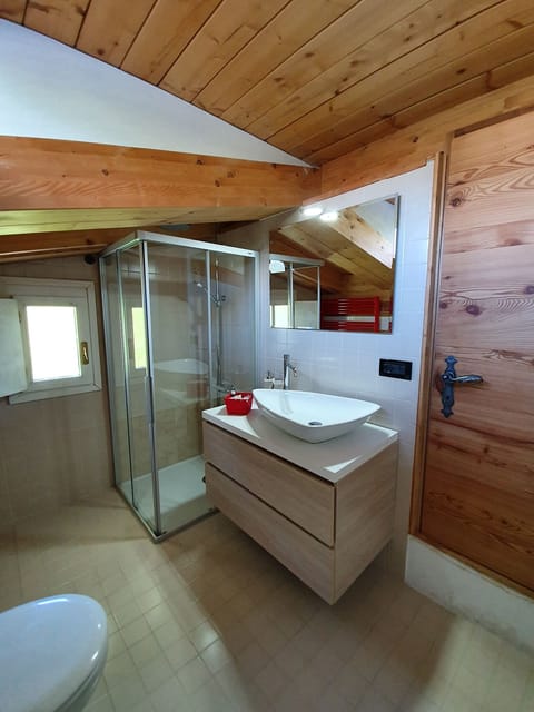 Family Suite, Mountain View | Bathroom | Shower, free toiletries, hair dryer, bidet