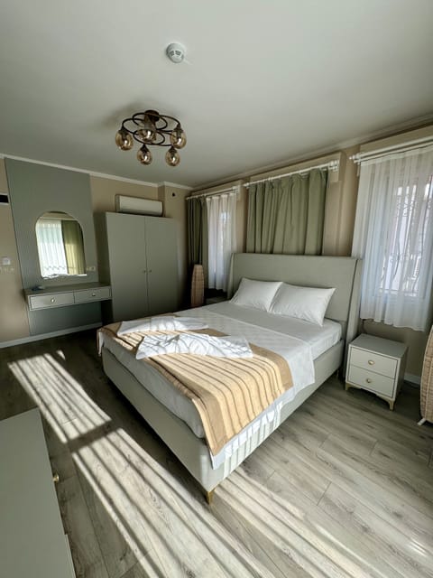 Individually decorated, individually furnished, laptop workspace