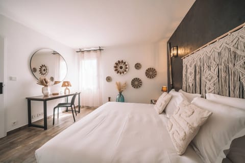 Comfort Room | Individually decorated, desk, laptop workspace, soundproofing