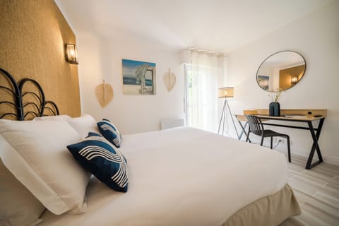 Comfort Room, Garden View | Individually decorated, desk, laptop workspace, soundproofing