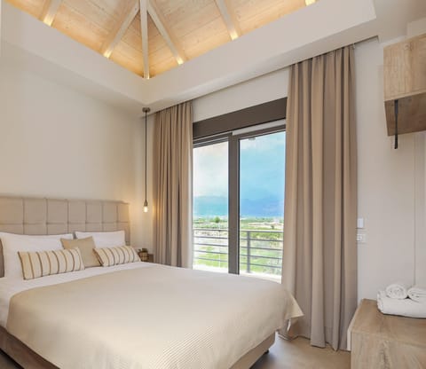 Deluxe Apartment, Sea View | 2 bedrooms, premium bedding, soundproofing, free WiFi