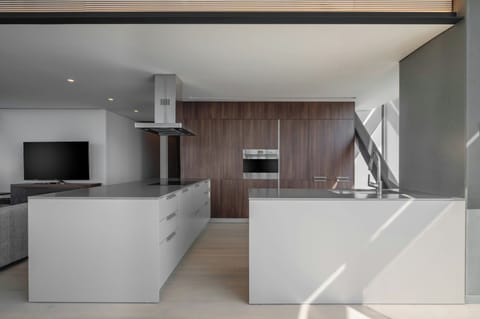 Room, 2 Bedrooms | Hypo-allergenic bedding, free cribs/infant beds, free rollaway beds