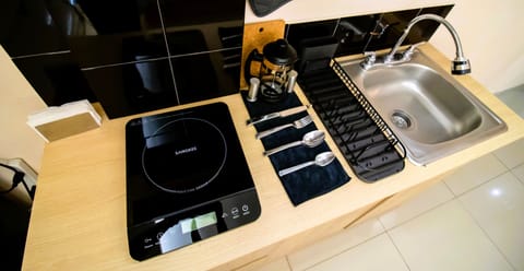 Cookware/dishes/utensils