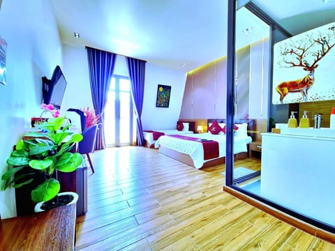 Deluxe Triple Room | Minibar, desk, soundproofing, free WiFi