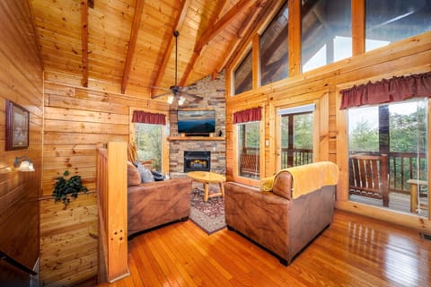 Cabin, 2 Bedrooms | Living area