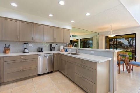 Condo, 2 Bedrooms | Private kitchen