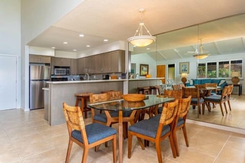 Condo, 2 Bedrooms | Dining