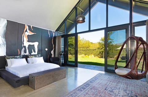 Design Double Room, Patio, Mountain View | Hypo-allergenic bedding, minibar, iron/ironing board, free WiFi