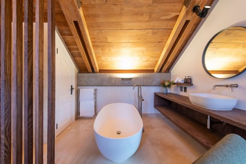 Superior Room | Bathroom | Bathtub, deep soaking tub, free toiletries, hair dryer