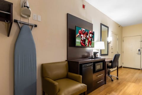 Deluxe Room, 1 King Bed, Accessible, Non Smoking (Roll-In Shower) | Desk, laptop workspace, blackout drapes, iron/ironing board