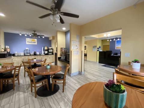 Free daily continental breakfast