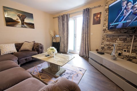 Apartment | Living area | TV