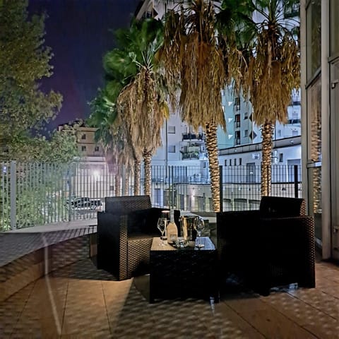 Paris Room | Terrace/patio