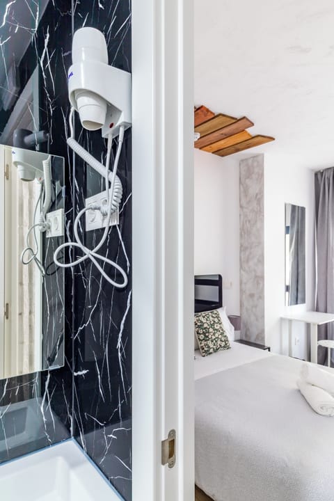 Standard Double Room, Non Smoking, Private Bathroom | Bathroom | Shower, hair dryer, towels, soap