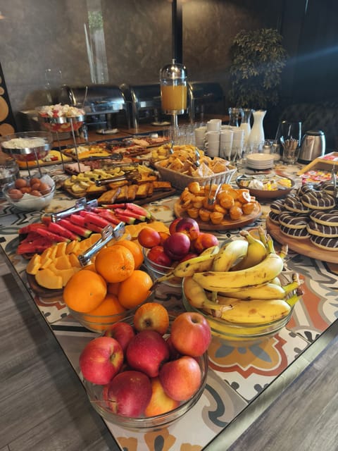 Daily continental breakfast (EUR 7 per person)