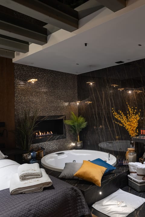 Private spa tub